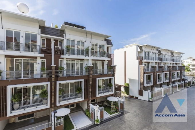 Townhouse For Sale in Sathorn, Bangkok Code AA40296