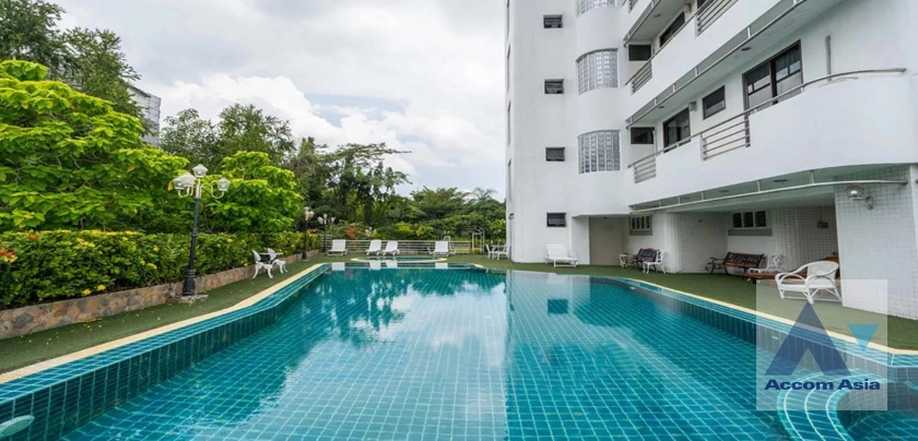  3 Bedrooms  Apartment For Rent in Sukhumvit, Bangkok  near BTS Thong Lo (AA40313)