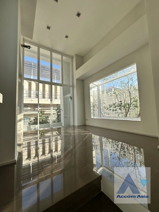 14  3 br Townhouse For Sale in Sathorn ,Bangkok BRT Thanon Chan at Luxury Townhome Sathu Pradit 12 AA40314