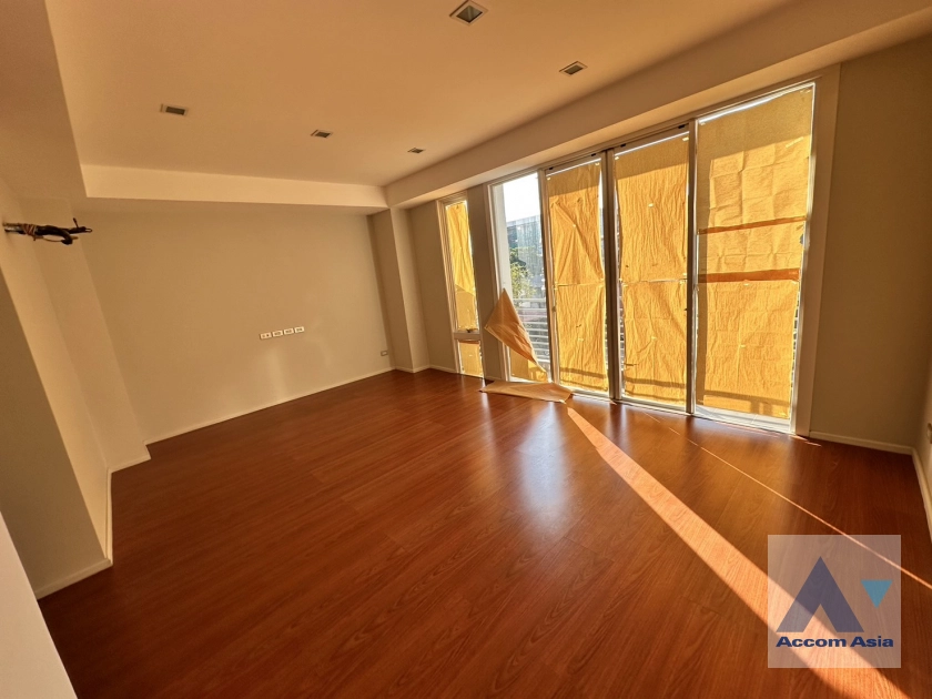 7  3 br Townhouse For Sale in Sathorn ,Bangkok BRT Thanon Chan at Luxury Townhome Sathu Pradit 12 AA40314