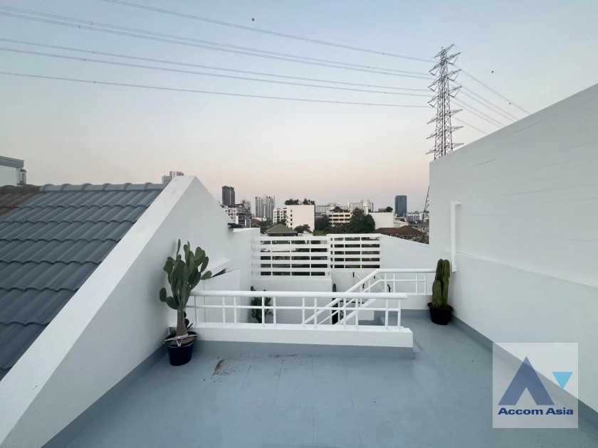 43  5 br House for rent and sale in Phaholyothin ,Bangkok MRT Lat Phrao at Busarakum Place AA40327