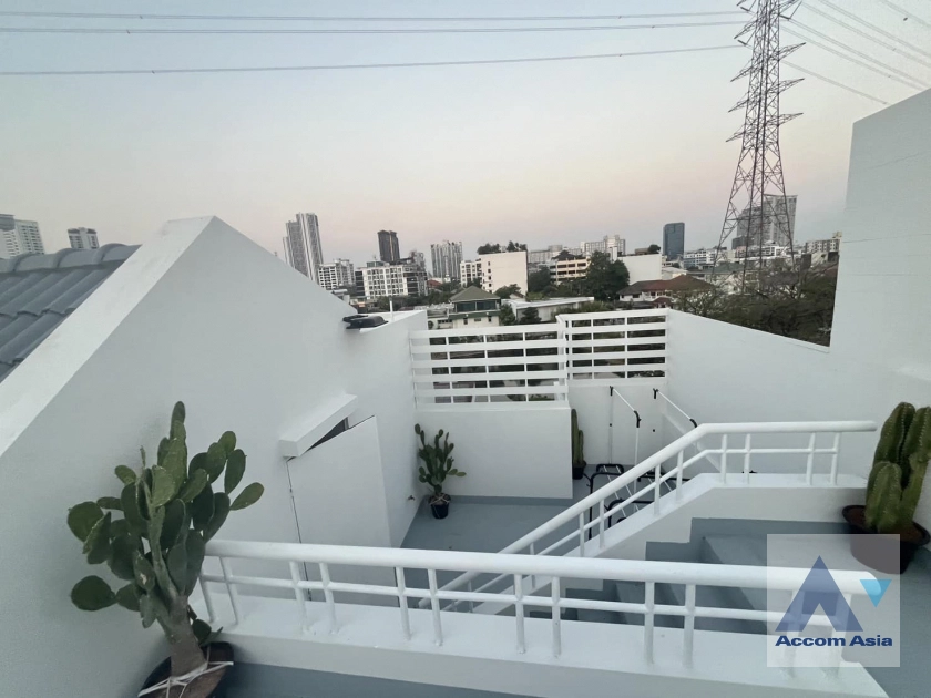 42  5 br House for rent and sale in Phaholyothin ,Bangkok MRT Lat Phrao at Busarakum Place AA40327