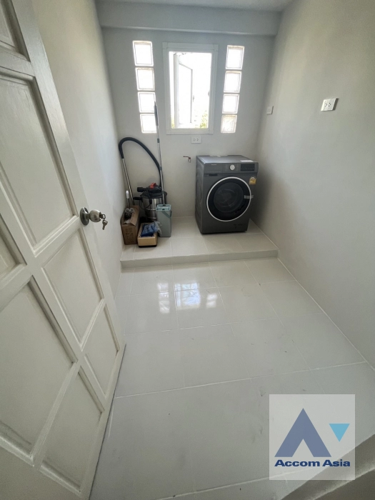 36  5 br House for rent and sale in Phaholyothin ,Bangkok MRT Lat Phrao at Busarakum Place AA40327