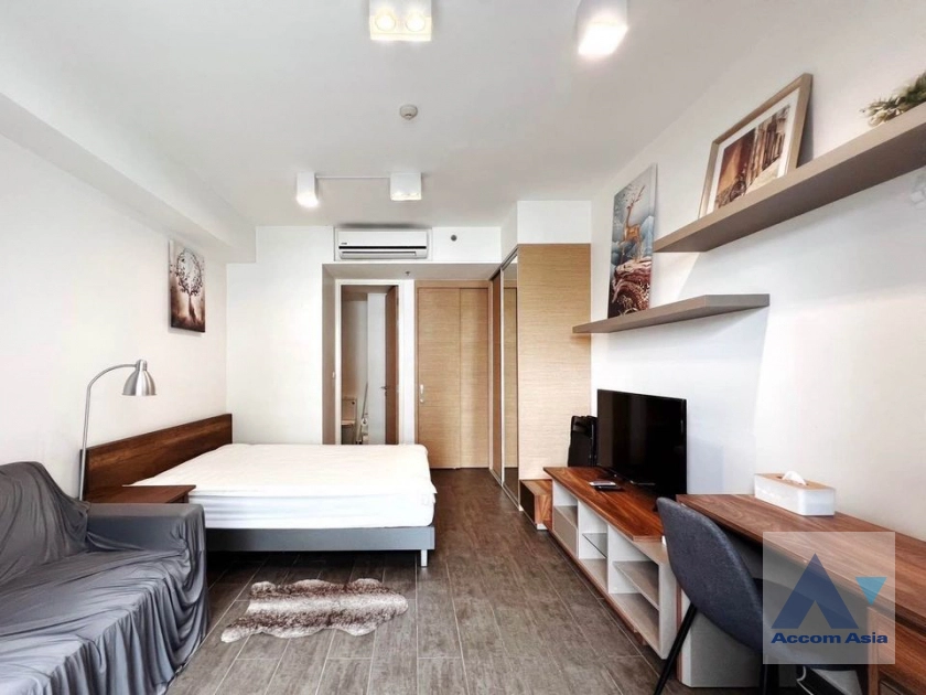  1 Bedroom  Condominium For Sale in Sukhumvit, Bangkok  near BTS Ekkamai (AA40335)