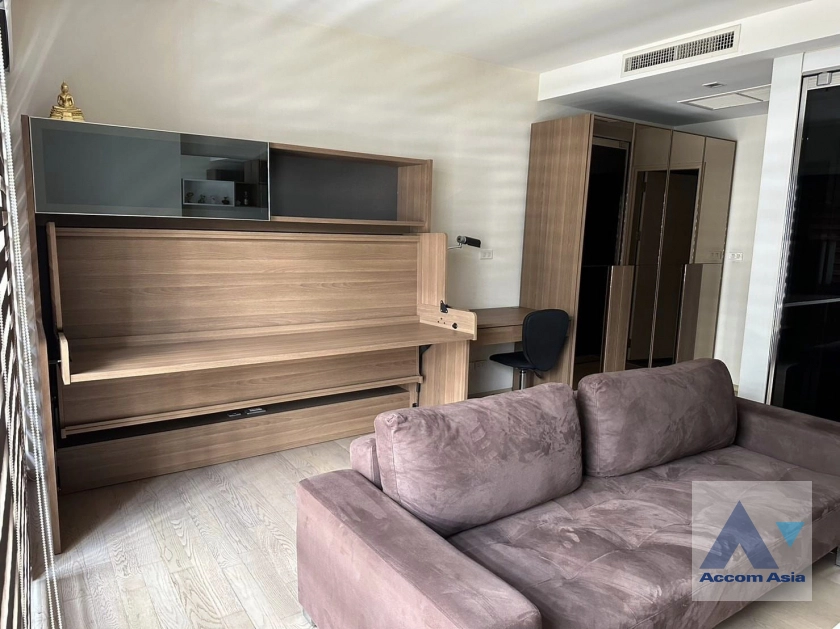  1 Bedroom  Condominium For Sale in Sukhumvit, Bangkok  near BTS Thong Lo (AA40336)