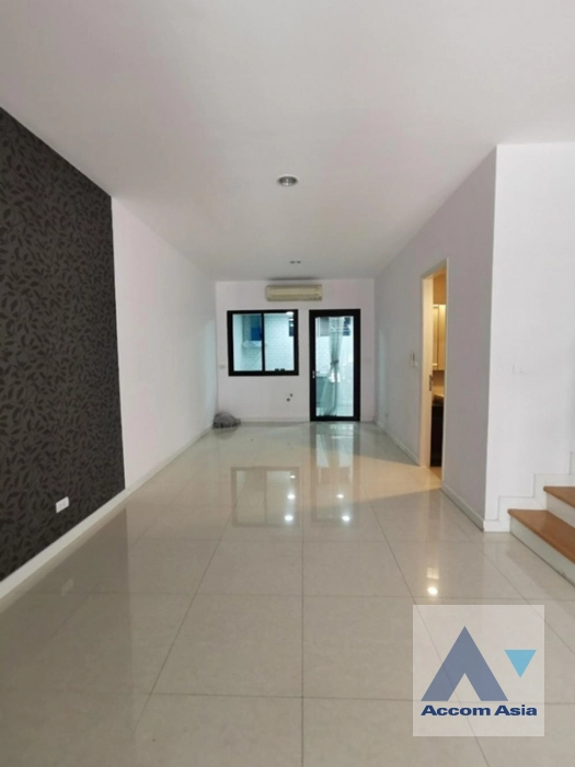  4 Bedrooms  Townhouse For Rent in Sathorn, Bangkok  (AA40352)