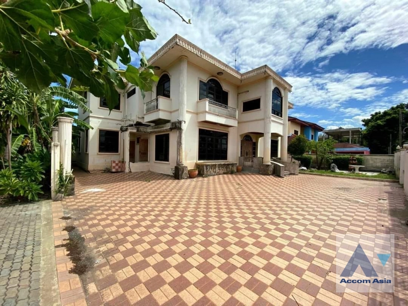  2  3 br House For Sale in pattanakarn ,Bangkok  AA40371