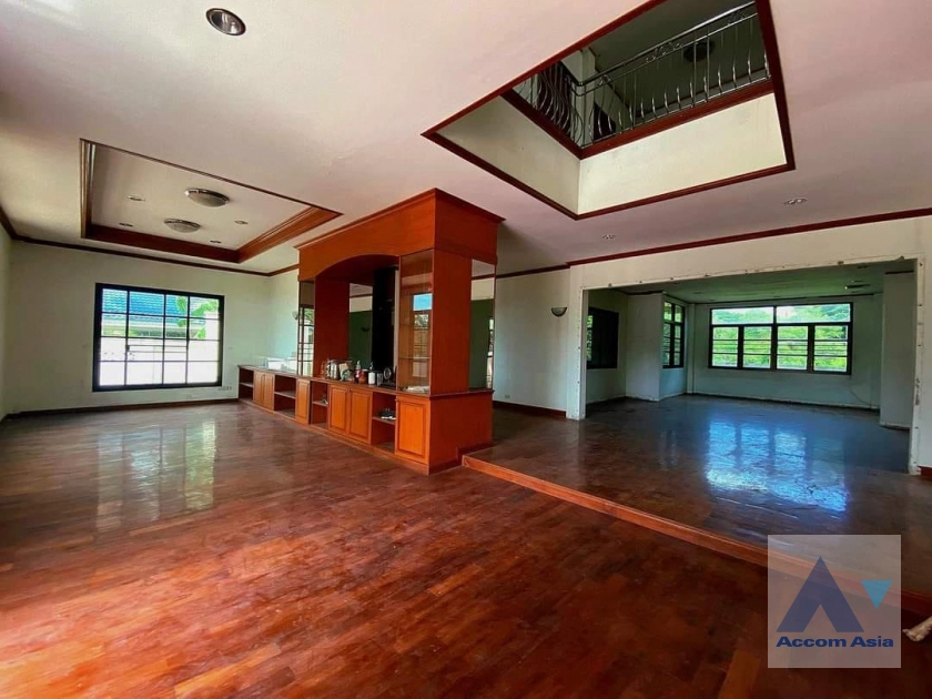  1  3 br House For Sale in pattanakarn ,Bangkok  AA40371