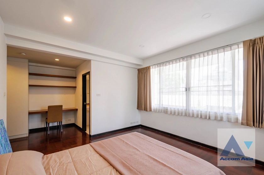 8  3 br Apartment For Rent in Sukhumvit ,Bangkok BTS Asok - MRT Sukhumvit at Easy to access BTS Skytrain AA40386