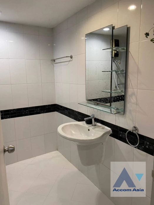 9  3 br Condominium For Rent in Ratchadapisek ,Bangkok  at Thara Ruean Kaew AA40394