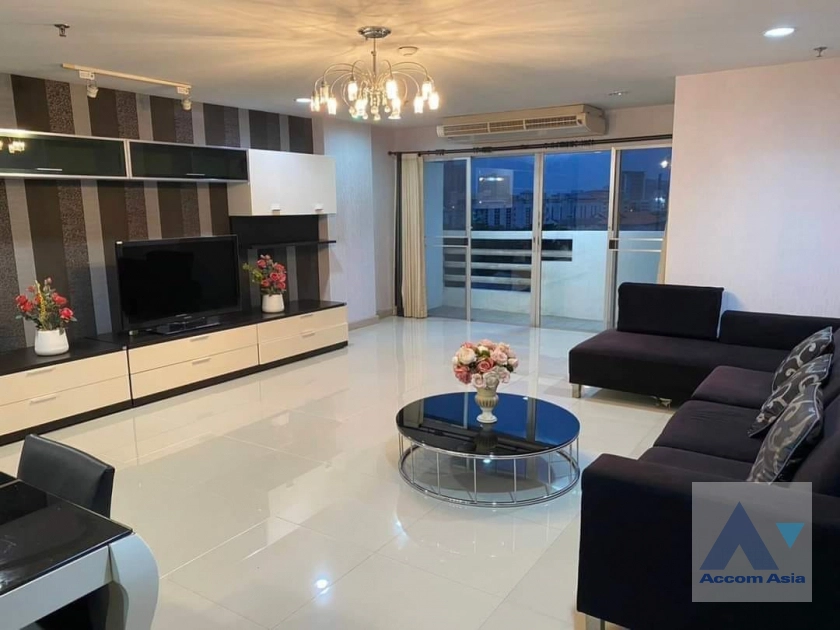  Thara Ruean Kaew Condominium  3 Bedroom for Rent   in Ratchadapisek Bangkok