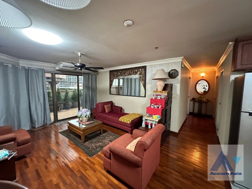  2 Bedrooms  Condominium For Rent in Phaholyothin, Bangkok  near BTS Ari (AA40396)