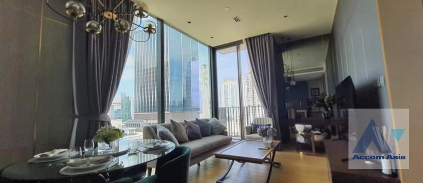 Corner Unit |  2 Bedrooms  Condominium For Rent in Ploenchit, Bangkok  near BTS Chitlom (AA40421)