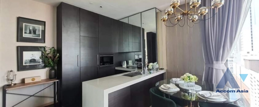 Corner Unit |  2 Bedrooms  Condominium For Rent in Ploenchit, Bangkok  near BTS Chitlom (AA40421)