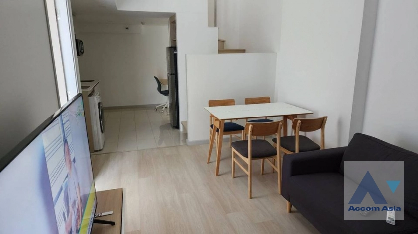 Duplex Condo |  1 Bedroom  Condominium For Rent in Sathorn, Bangkok  near BTS Chong Nonsi (AA40424)