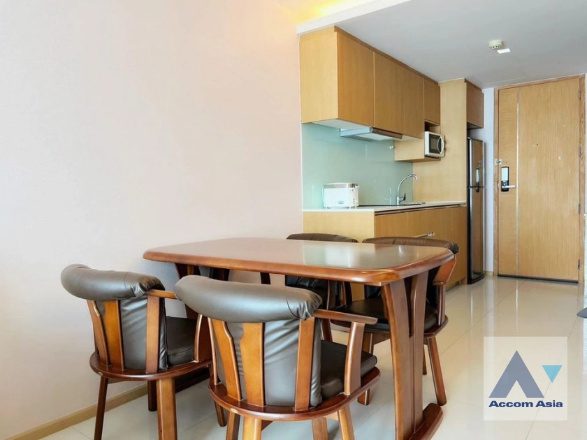  1 Bedroom  Condominium For Rent in Ploenchit, Bangkok  near BTS Ploenchit (AA40427)