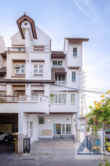  2  5 br House For Rent in phaholyothin ,Bangkok MRT Lat Phrao AA40436