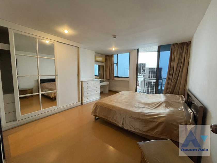  2 Bedrooms  Condominium For Sale in Sukhumvit, Bangkok  near BTS Phrom Phong (AA40439)