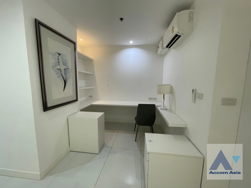 11  2 br Condominium For Sale in Sukhumvit ,Bangkok BTS Nana at Crystal Garden AA40440