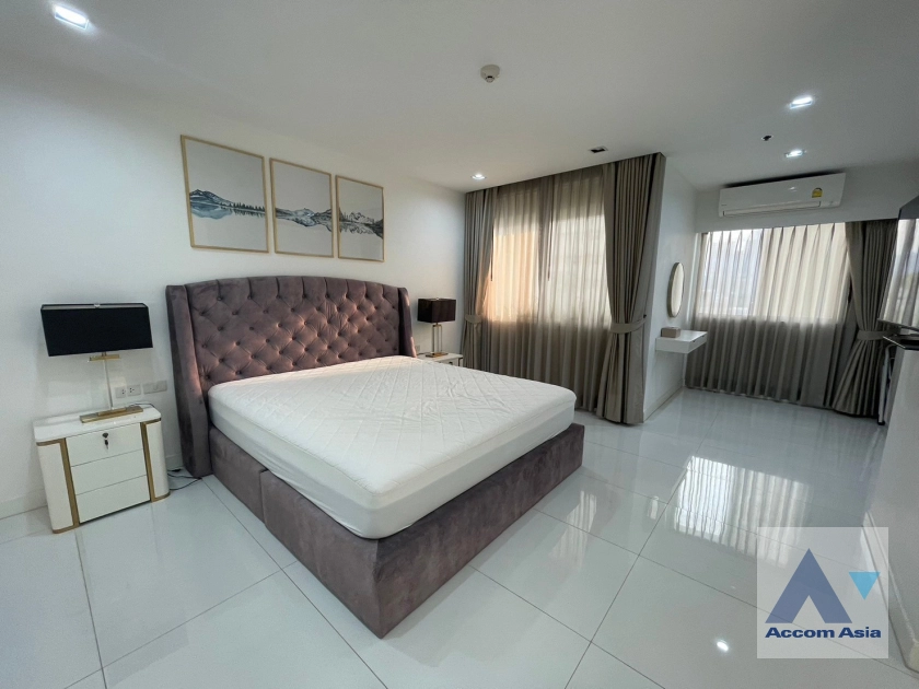 9  2 br Condominium For Sale in Sukhumvit ,Bangkok BTS Nana at Crystal Garden AA40440