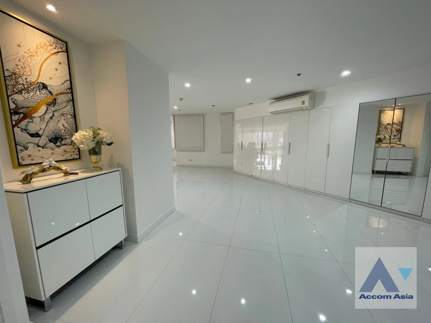 14  2 br Condominium For Sale in Sukhumvit ,Bangkok BTS Nana at Crystal Garden AA40440