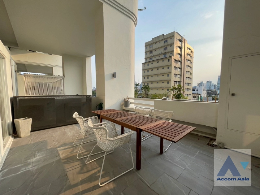 Big Balcony |  2 Bedrooms  Condominium For Sale in Sukhumvit, Bangkok  near BTS Nana (AA40440)
