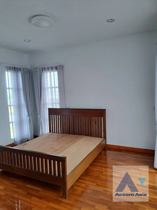 13  4 br House For Rent in pattanakarn ,Bangkok  AA40443