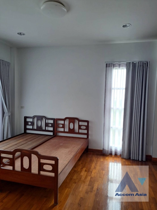 17  4 br House For Rent in pattanakarn ,Bangkok  AA40443