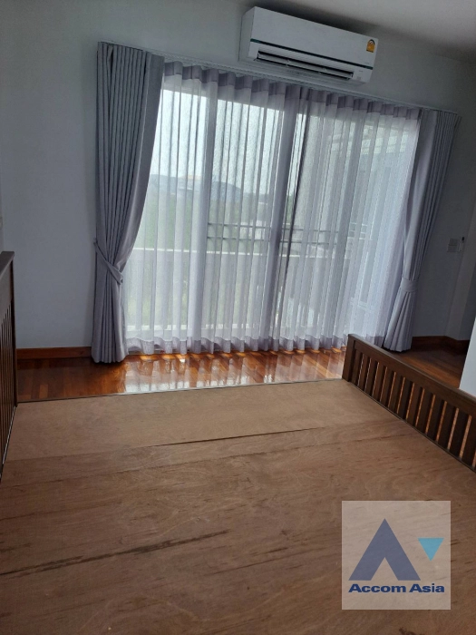 16  4 br House For Rent in pattanakarn ,Bangkok  AA40443