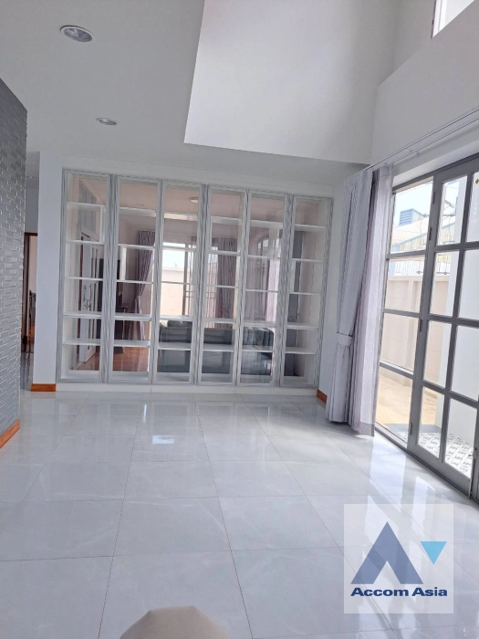 6  4 br House For Rent in pattanakarn ,Bangkok  AA40443