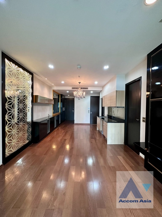  2 Bedrooms  Condominium For Sale in Ploenchit, Bangkok  near BTS Chitlom (AA40445)