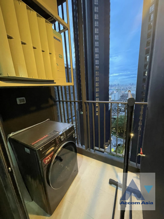  1 Bedroom  Condominium For Sale in Ratchadaphisek, Bangkok  near BTS Asok (AA40451)