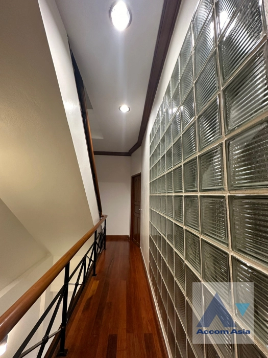 9  3 br Townhouse For Rent in Phaholyothin ,Bangkok  AA40453