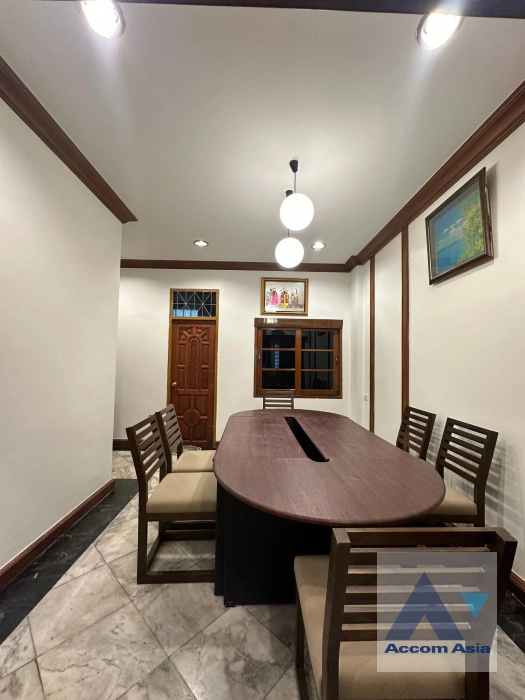 4  3 br Townhouse For Rent in Phaholyothin ,Bangkok  AA40453