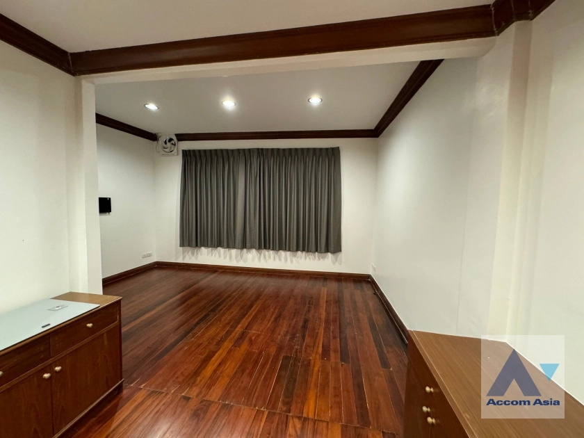 18  3 br Townhouse For Rent in Phaholyothin ,Bangkok  AA40453