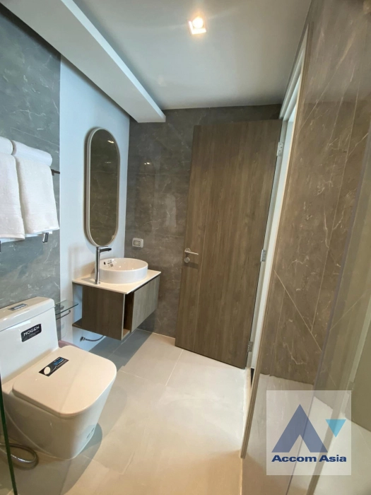 7  1 br Condominium for rent and sale in Ratchadapisek ,Bangkok MRT Phetchaburi - ARL Makkasan at LLOYD Soonvijai-Thonglor AA40455