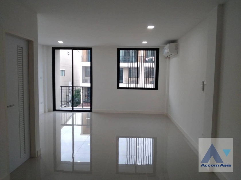 7  3 br Townhouse For Rent in Petchkasem ,Bangkok  at The Blisz @ Twenty-Five AA40457