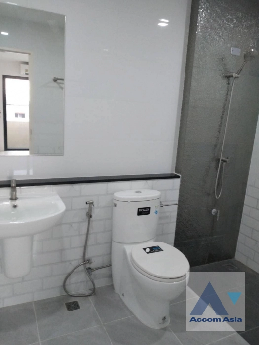 9  3 br Townhouse For Rent in Petchkasem ,Bangkok  at The Blisz @ Twenty-Five AA40457