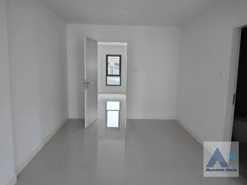 8  3 br Townhouse For Rent in Petchkasem ,Bangkok  at The Blisz @ Twenty-Five AA40457