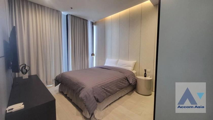 8  2 br Condominium For Sale in Ploenchit ,Bangkok BTS Ploenchit at Noble Ploenchit AA40461