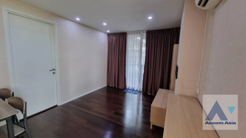  1 Bedroom  Condominium For Sale in Phaholyothin, Bangkok  near MRT Lat Phrao (AA40476)