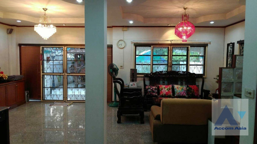  1  3 br Townhouse For Rent in latkrabang ,Bangkok  AA40481