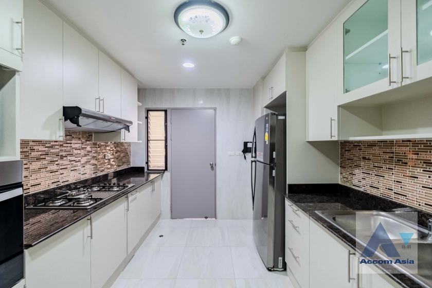  3 Bedrooms  Apartment For Rent in Sukhumvit, Bangkok  near BTS Asok - MRT Sukhumvit (AA40497)