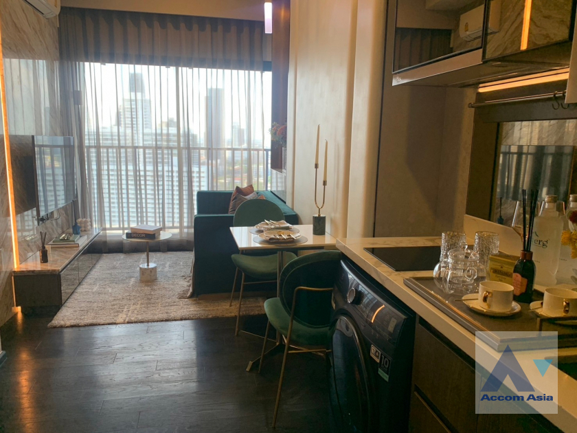  1 Bedroom  Condominium For Sale in Sukhumvit, Bangkok  near BTS Thong Lo (AA40502)