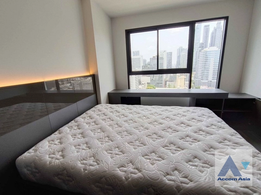  1 Bedroom  Condominium For Rent in Silom, Bangkok  near BTS Sala Daeng - MRT Sam Yan (AA40506)