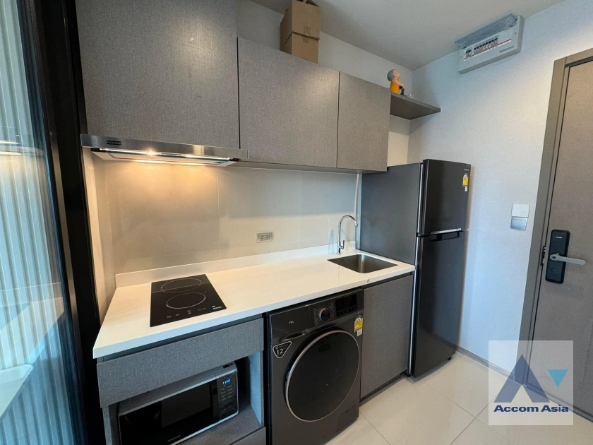  1 Bedroom  Condominium For Rent in Phaholyothin, Bangkok  near MRT Rama 9 - ARL Makkasan (AA40521)