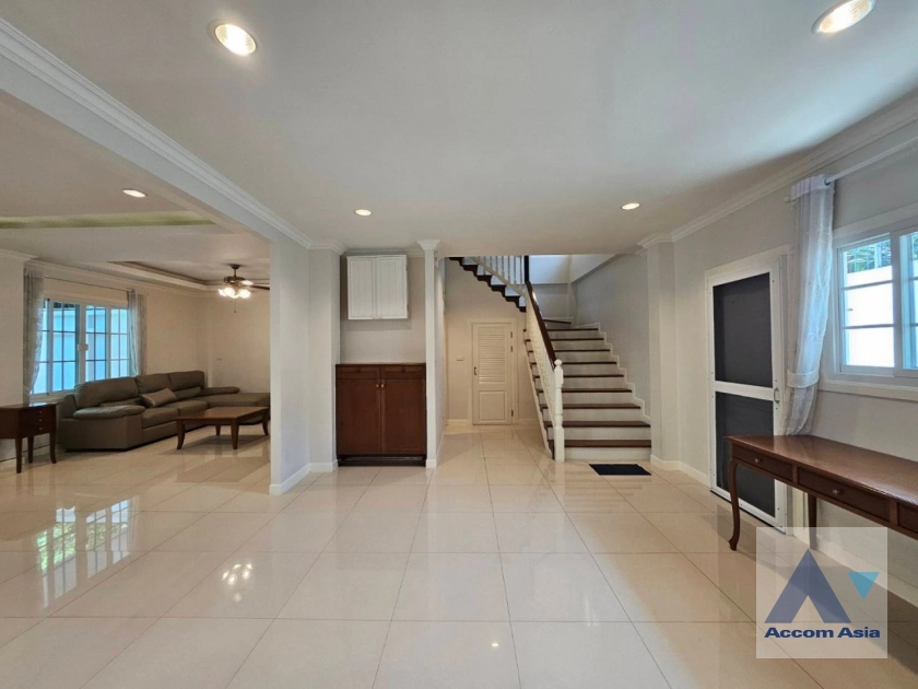 4  3 br Townhouse For Rent in Samutprakan ,Samutprakan BTS Bearing at Fantasia Villa 1 AA40524