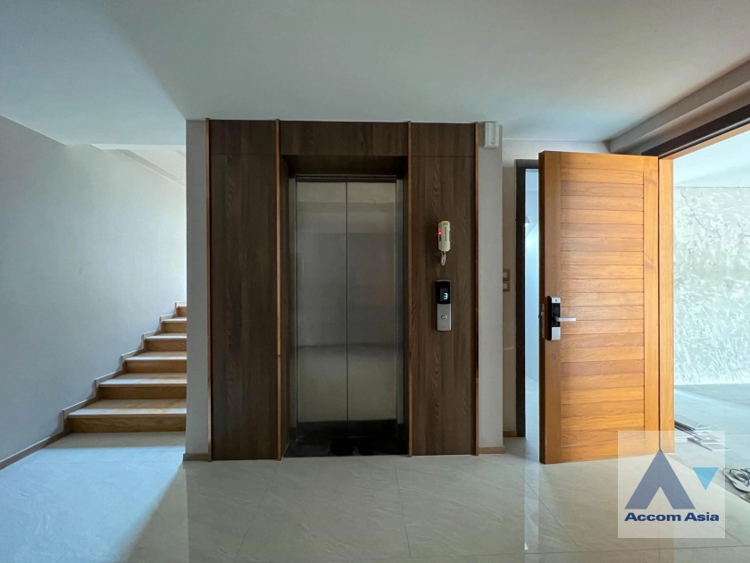 6  4 br House For Sale in Sathorn ,Bangkok BTS Sala Daeng - MRT Khlong Toei at Anina Villa Sathorn-Yenakart AA40525