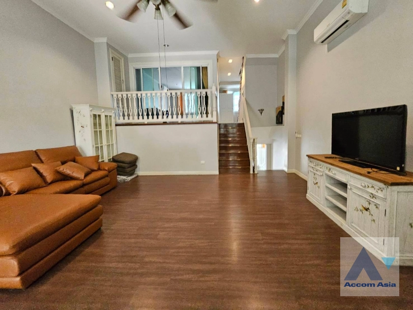 5  3 br Townhouse For Rent in Bangna ,Bangkok BTS Bearing at Fantasia Villa 2 AA40526