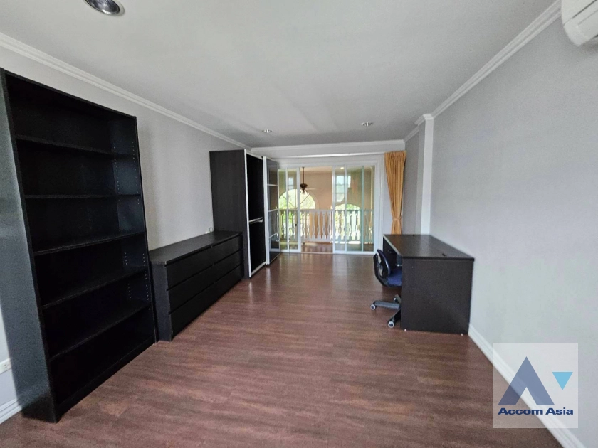  1  3 br Townhouse For Rent in Bangna ,Bangkok BTS Bearing at Fantasia Villa 2 AA40526